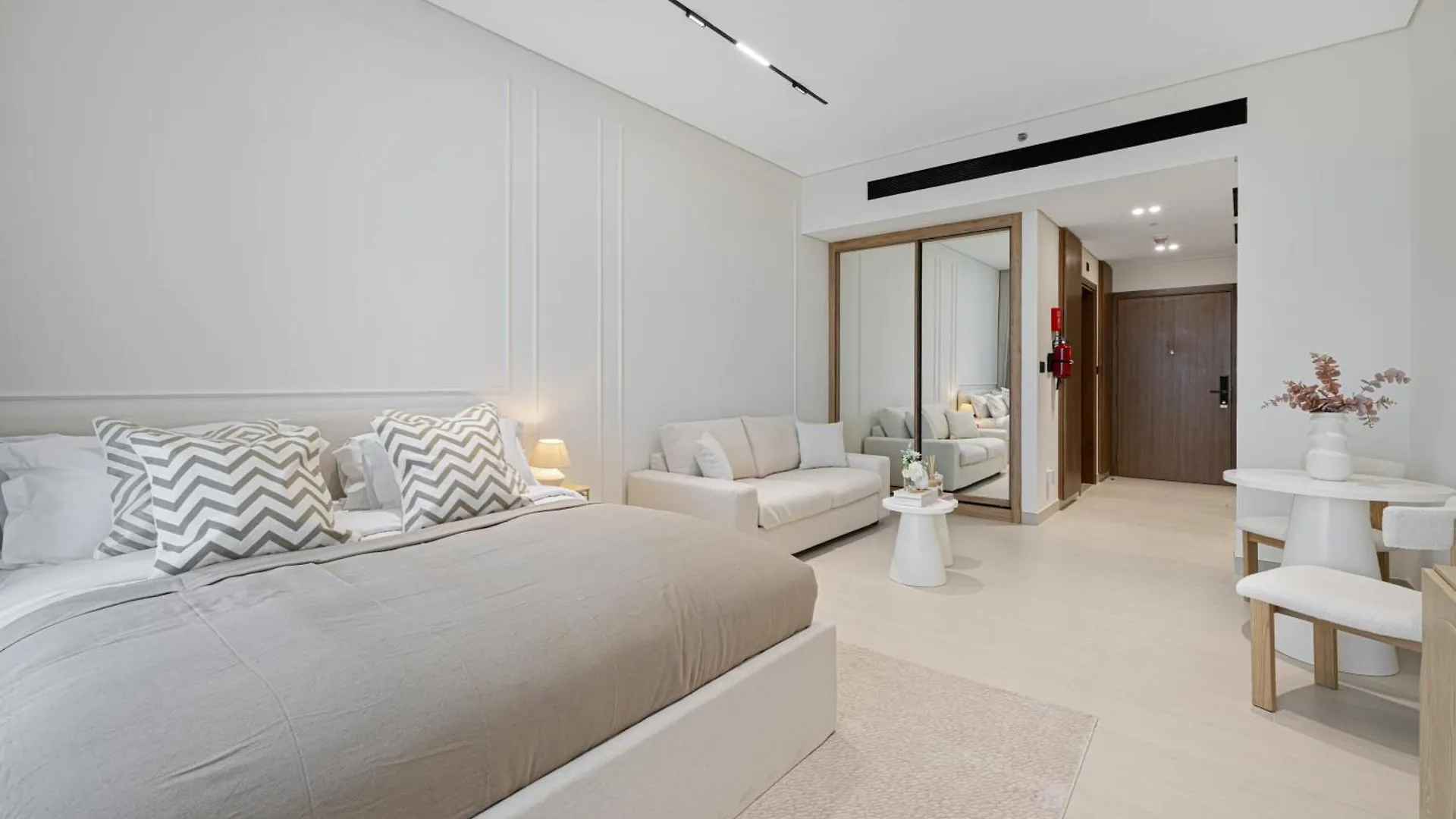 Daniels Studio With Canal View At Marasi Drive Dubai